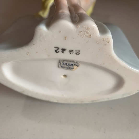 Vintage Thames Madonna Praying Hands Fine Porcelain #2923 With Sticker - Picture 5 of 5